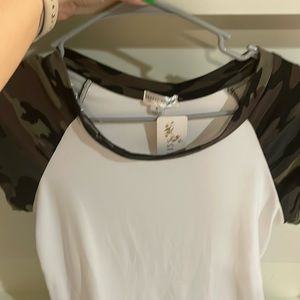 sm orange Kiss NWT tee
